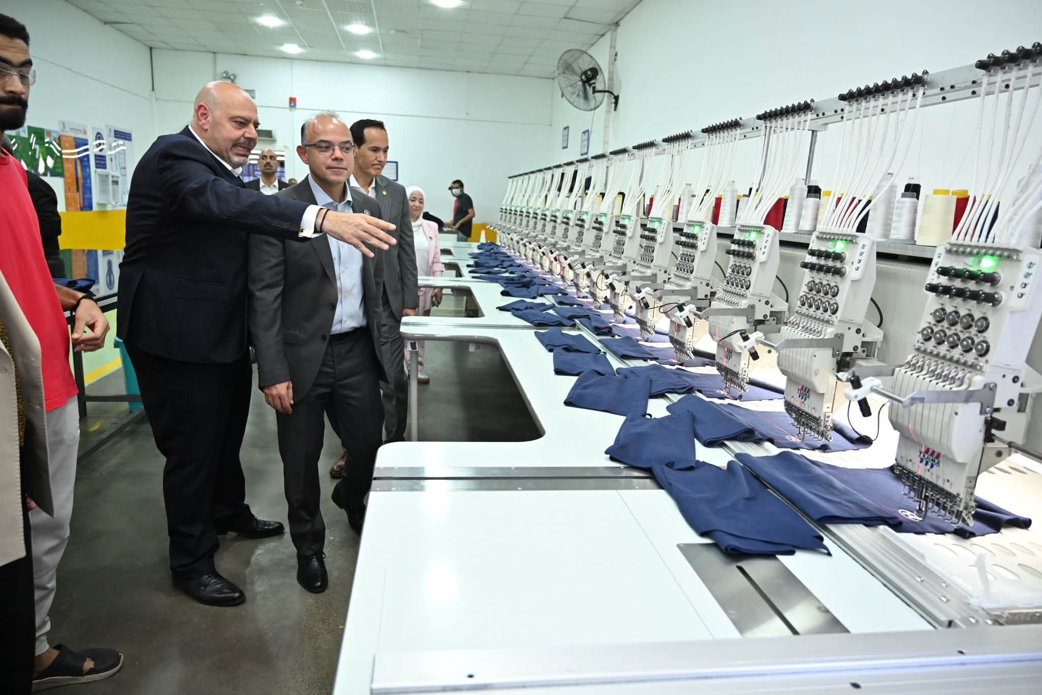  ■ وزير الاستثمار والتجارة الخارجية يتفقد مصنع "جيد تكستايل" للملابس الجاهزة بالمنطقة الحرة العامة بالإسماعيلية