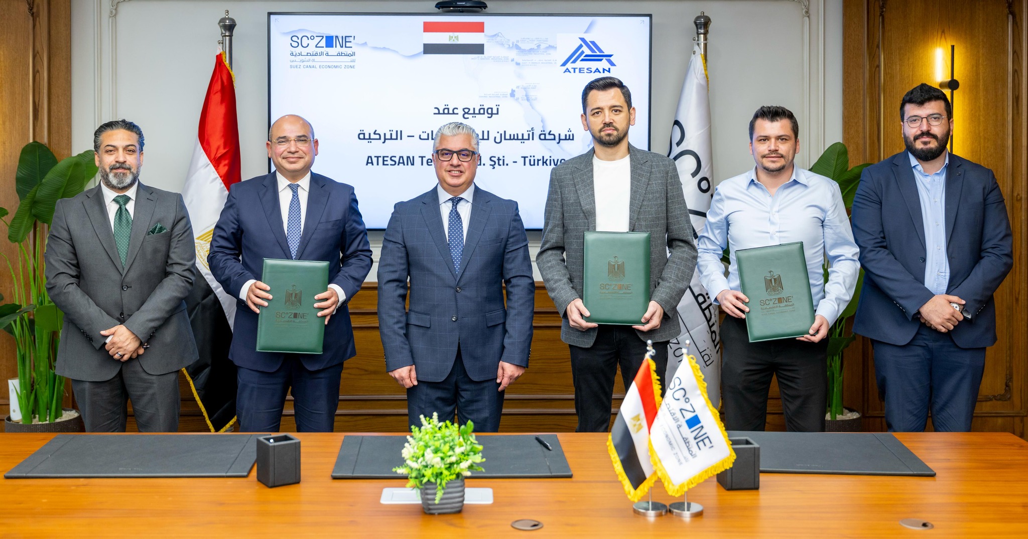  باستثمارات 6.5 ملايين دولار.. رئيس اقتصادية قناة السويس يشهد توقيع عقد مشروع "Atesan Tekstil" التركية للمنسوجات بالقنطرة غرب