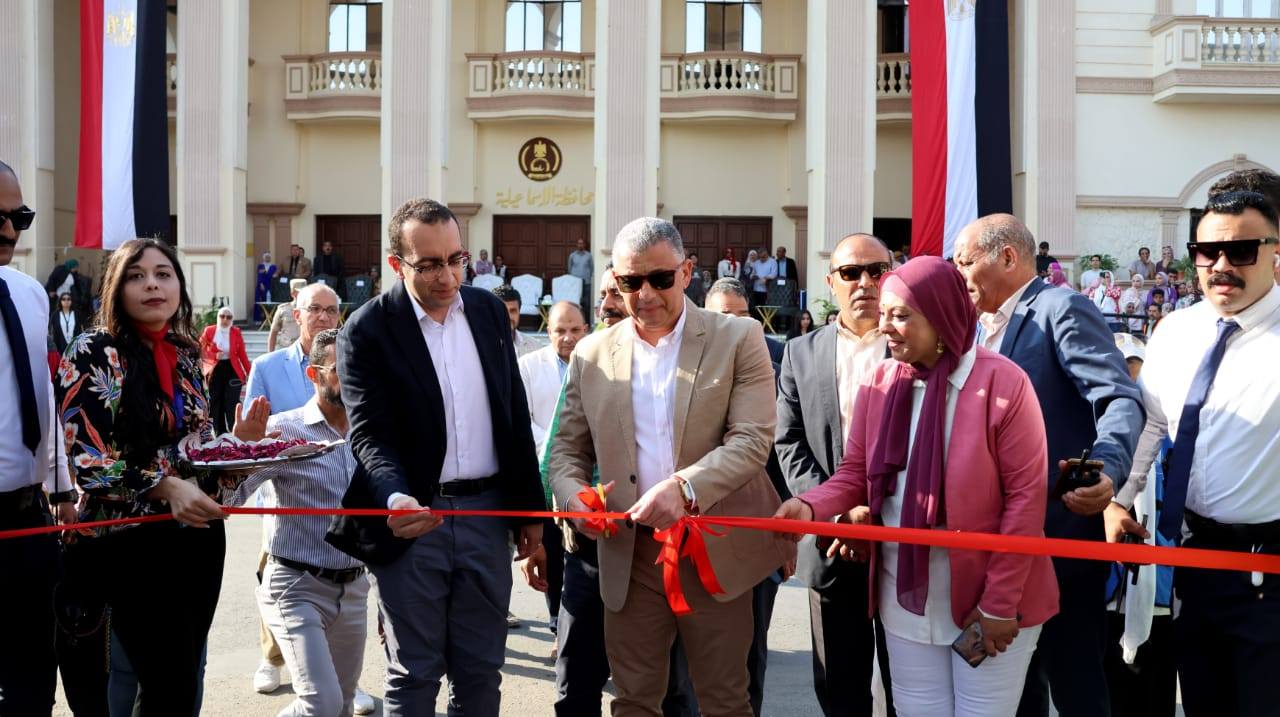  احتفالًا بأعياد الربيع ٢٠٢٥ محافظ الإسماعيلية يفتتح معرض الزهور ويشارك المواطنين فرحتهم بالاحتفال بكرنفال الربيع 